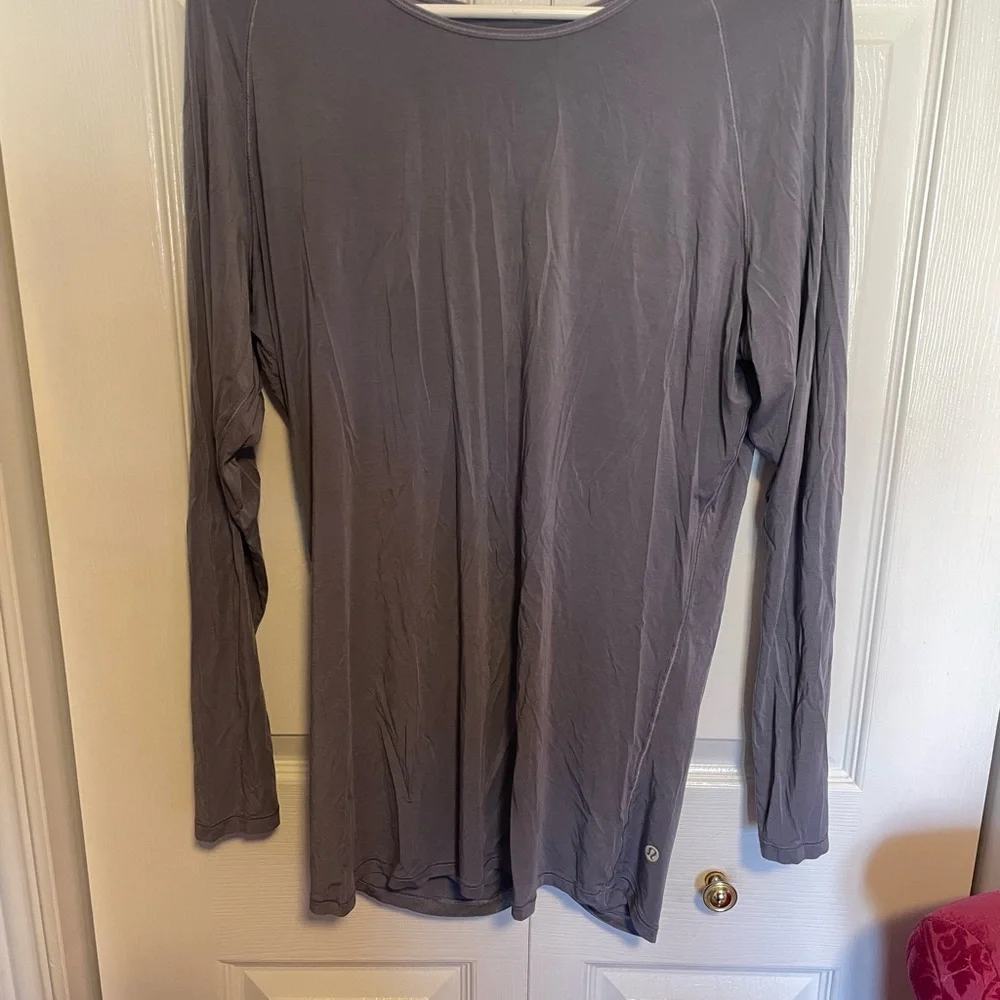 ❄️3/$30 LULULEMON Deep Stretch Long Sleeve Open-Back Ruched Top - Grey - Picture 3 of 7
